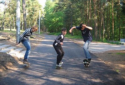 Есть теперь где покататься на роликовых коньках и скейтбордах (Фото Виктора Поповичева)