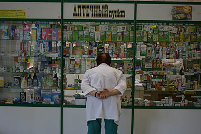 Аптеки в поликлинике и больнице — в руках медсанчасти (Фото Юрия Шестернина)