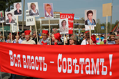 Депутаты превратились в революционных матросов (Фото Юрия Шестернина)