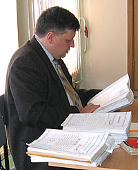  Прокурор С. Румянцев третий час зачитывает материалы уголовного дела. (Фото Ю. Викториновича)