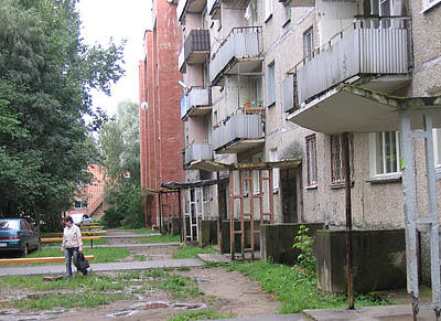 Попытка реконструкции «хрущевки» по адресу Солнечная, 15 оказалась в нашем городе единственной и неудачной. (Фото Ю. Викториновича)