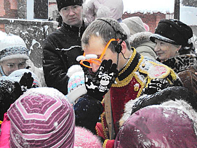  Солдатик-доктор следил за настроением гостей праздника (Фото Анны Митченко) 