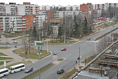Светофор на этом перекрестке теперь работает в круглосуточном режиме. (Фото Юрия Шестернина)