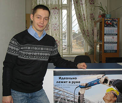 Виталий Лопухин приглашает клиентов в свою новую мастерскую. (Фото Натальи Козарезовой)