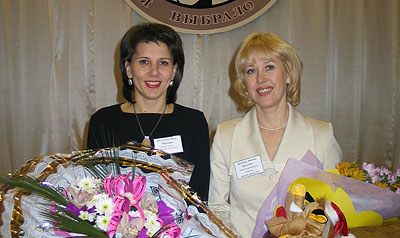«Учитель года» Инна Шельмина (слева) и дипломант конкурса Любовь Брагина, отмеченная детским жюри, достойно справились с испытанием. (Фото Нины Князевой)