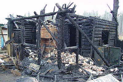 Сгоревший садовый дом в «Березовой роще». Пожар произошел 6 апреля 2008 года. На пожаре погибло 4 человека: 2 женщины и 2 ребенка. Причина — нарушение правил пожарной безопасности при эксплуатации электроприборов 