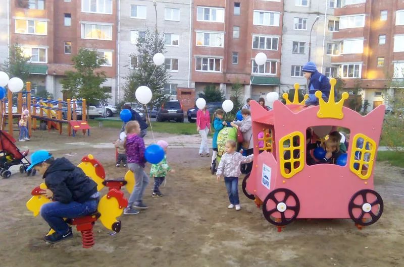 В Сосновом Бору ищут подрядчика, который займётся обслуживанием детских площадок за два миллиона рублей