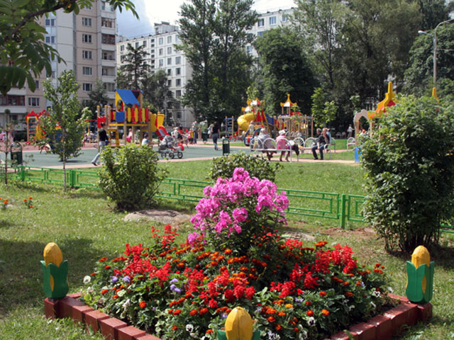 В Ленобласти дворы, парки и зоны отдыха благоустроят почти за миллиард рублей