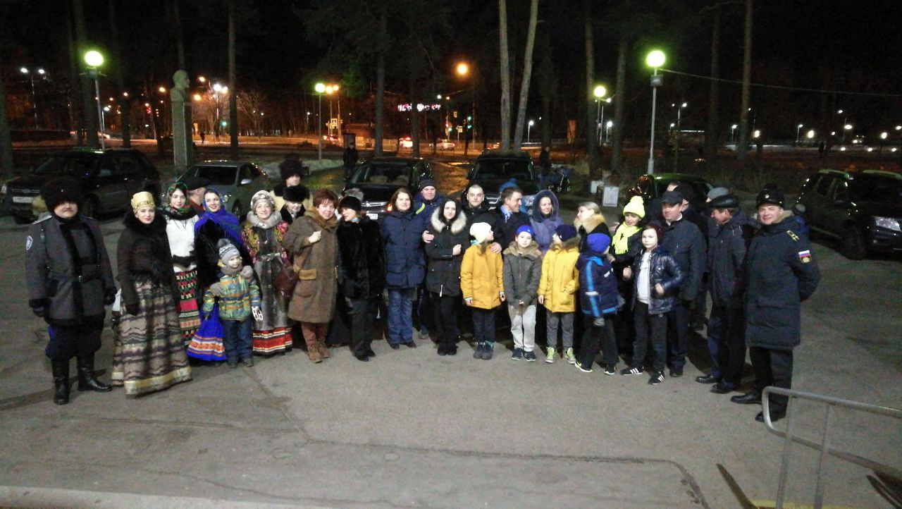 В Сосновом Бору на площади у ДК «Строитель» вспомнили «Крымскую весну»