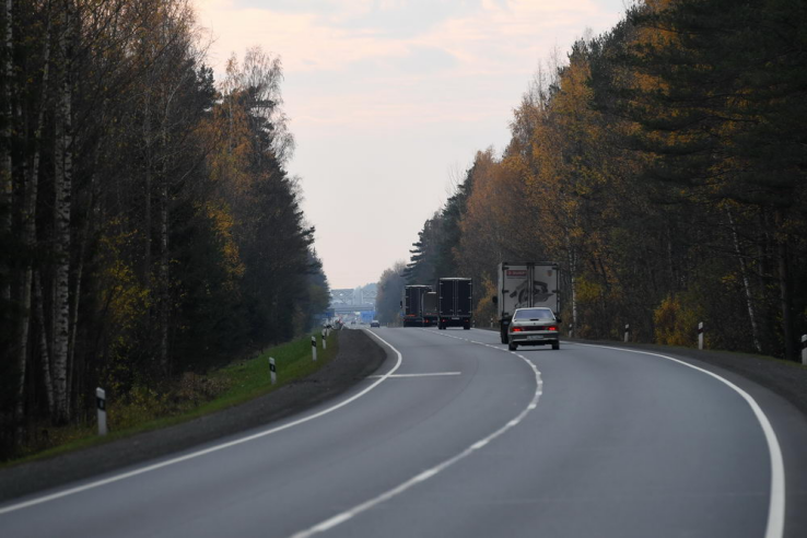 Ремонт дороги из Петербурга в Сосновый Бор ведется без выходных