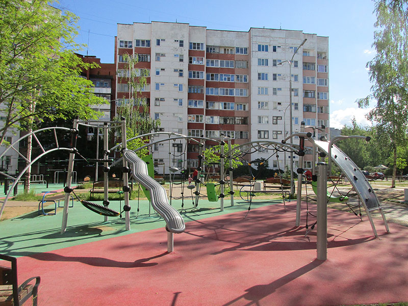 Площадки не по нормативам. Кто починит детские комплексы и уличные тренажеры?