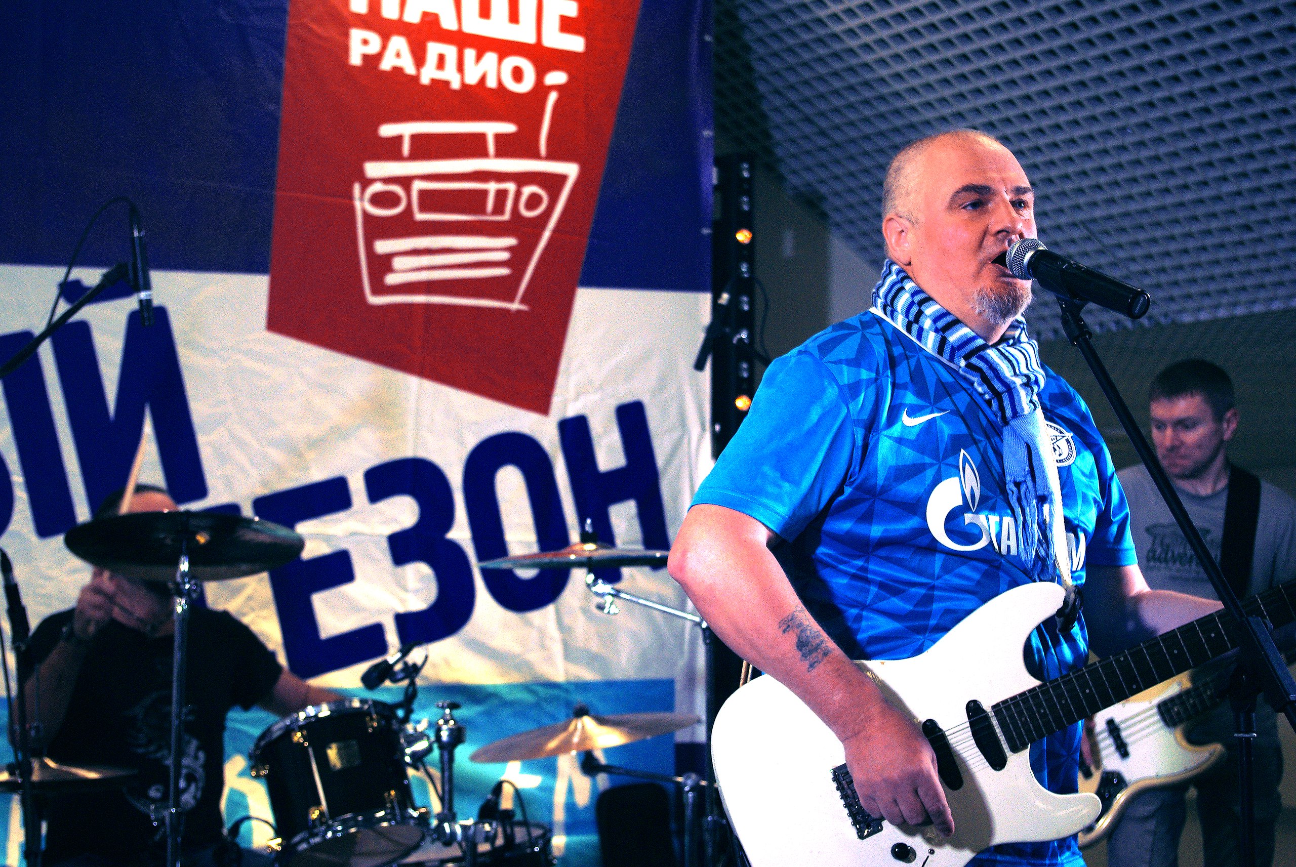 Сосновоборская группа «Бивни» выступила перед тысячами фанатов «Зенита» на Крестовском
