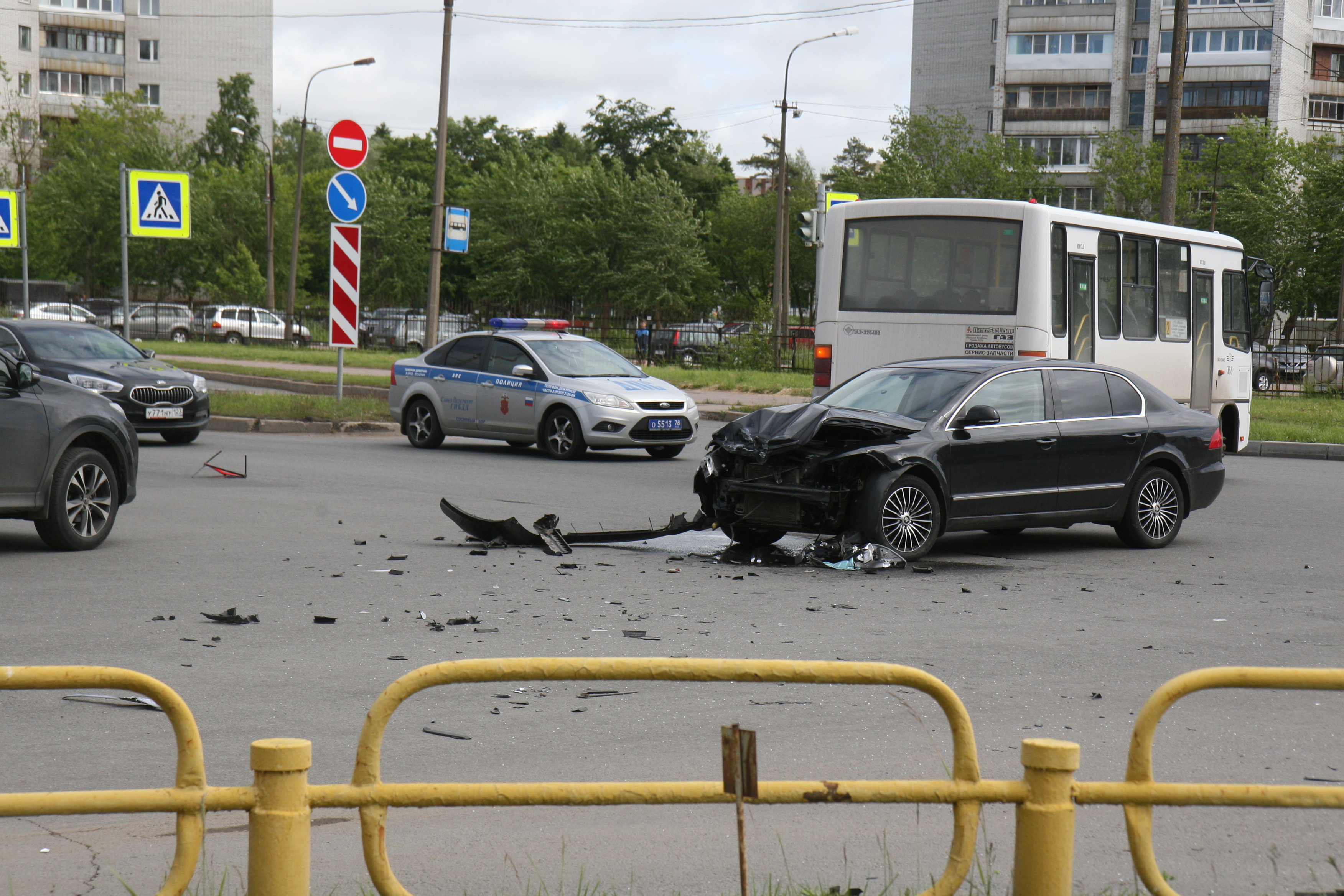 В аварии на перекрёстке проспекта Героев и улицы Космонавтов пострадал ребёнок