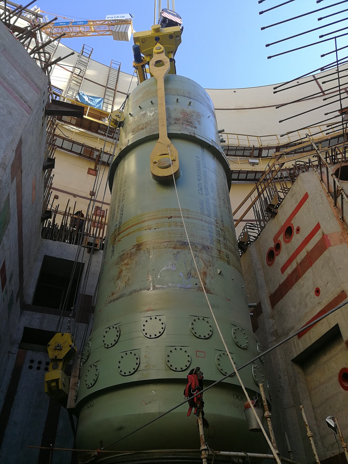 187 тонное оборудование будущей ЛАЭС подняли в «небо»