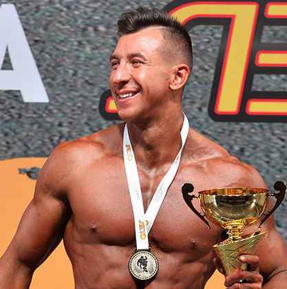 Сосновоборец Вячеслав Северюхин одержал золотую победу на Чемпионате по бодибилдингу в Москве