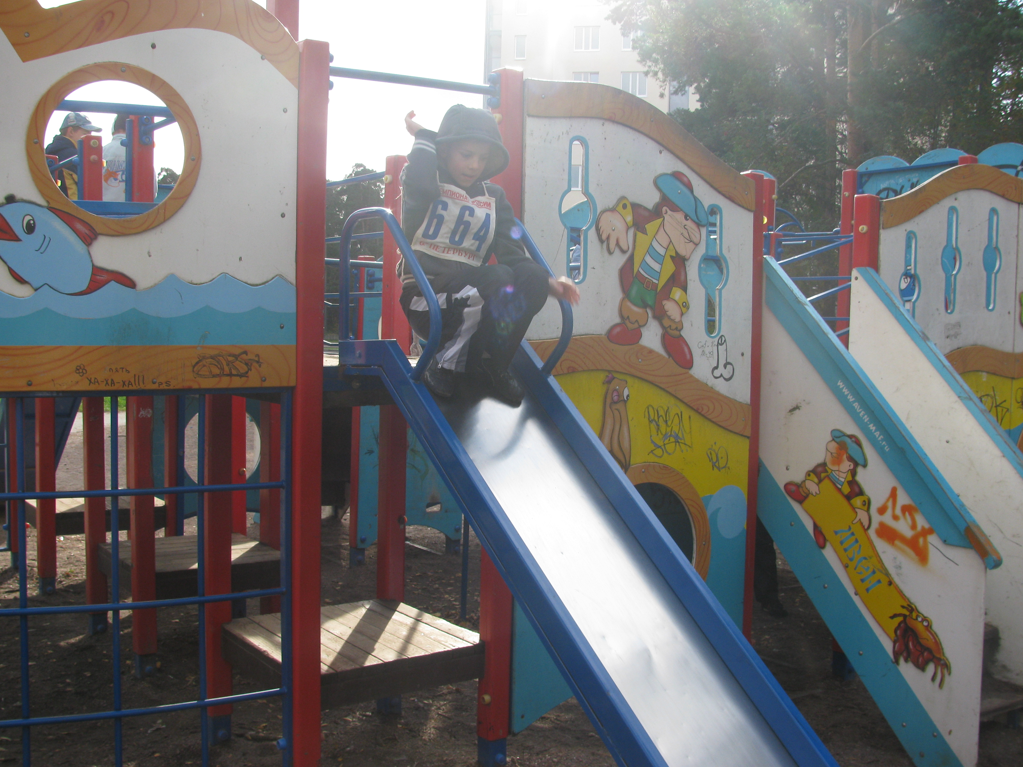  За сколько миллионов отремонтируют детские площадки в Сосновом Бору