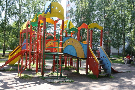 В Сосновом Бору выясняли, кто несёт ответственность за состояние детских площадок