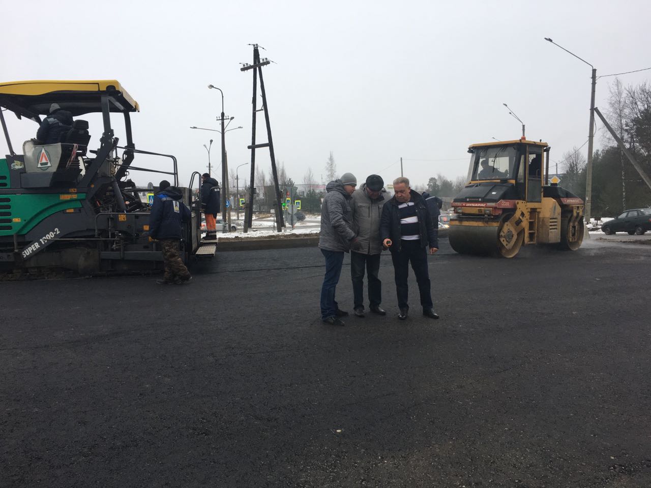 На Копорском шоссе началось асфальтирование проезжей части