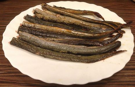Рыба минога запеченная с луком