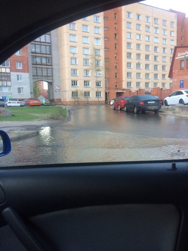 Часть улицы Парковая ушла под воду