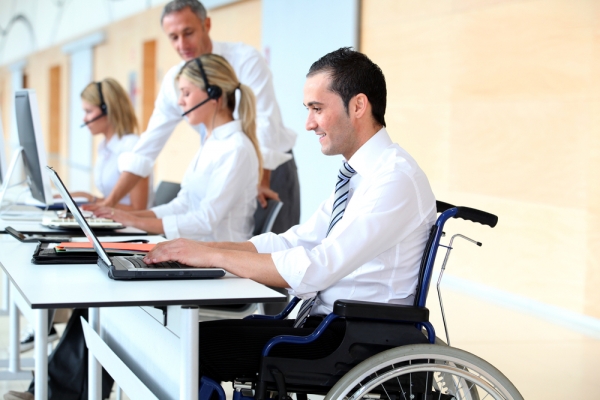 Инвалидам помогут найти работу