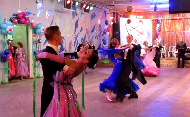 В Сосновом Бору взрослые пары соревновались в Первенстве ЛАЭС по бальным танцам