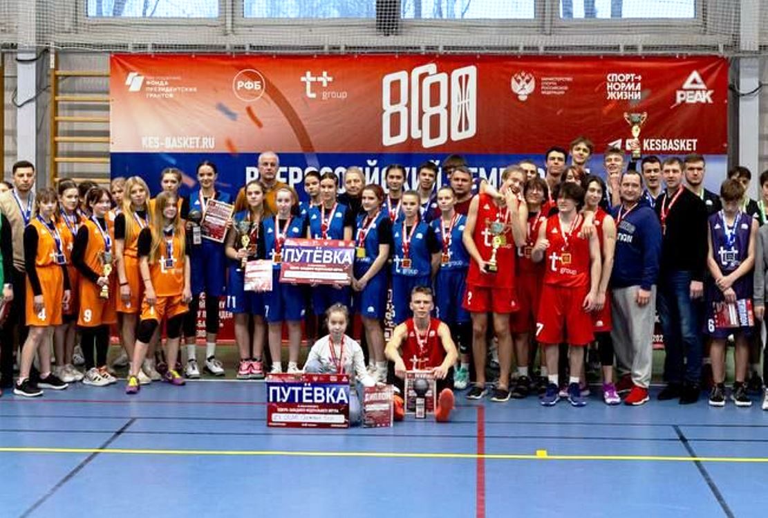 Команда сосновоборской школы №9 победила в региональном финале «КЭС-БАСКЕТ»