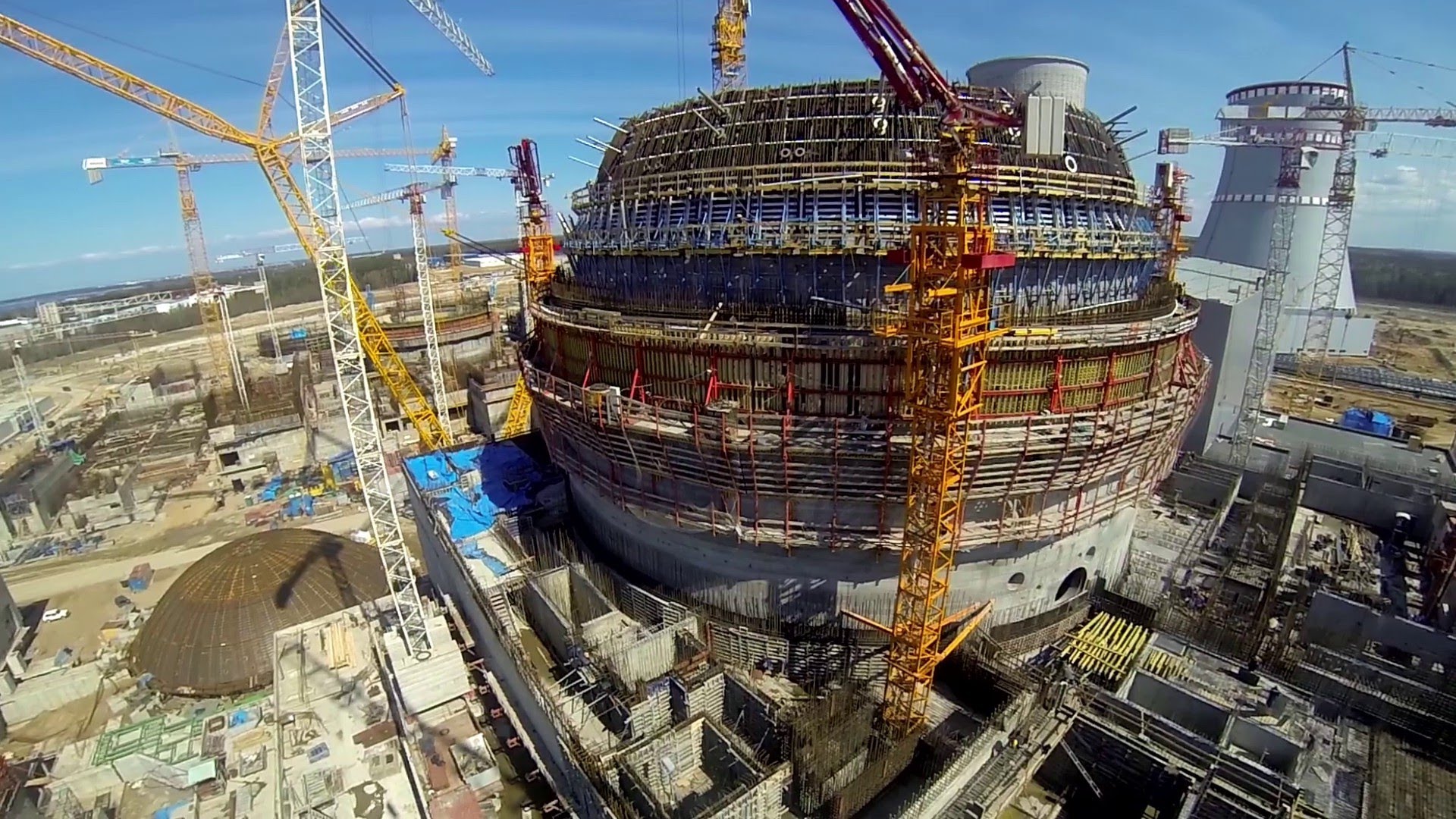 На строительной площадке Ленинградской АЭС готовится к установке 28-тонной конструкции