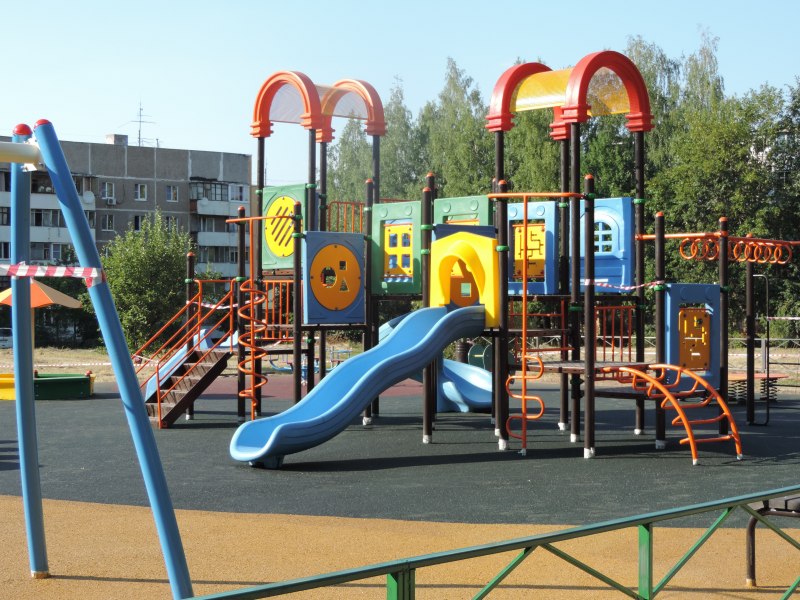 Содержать и обслуживать детские площадки в Сосновом Бору будут за 2 миллиона рублей