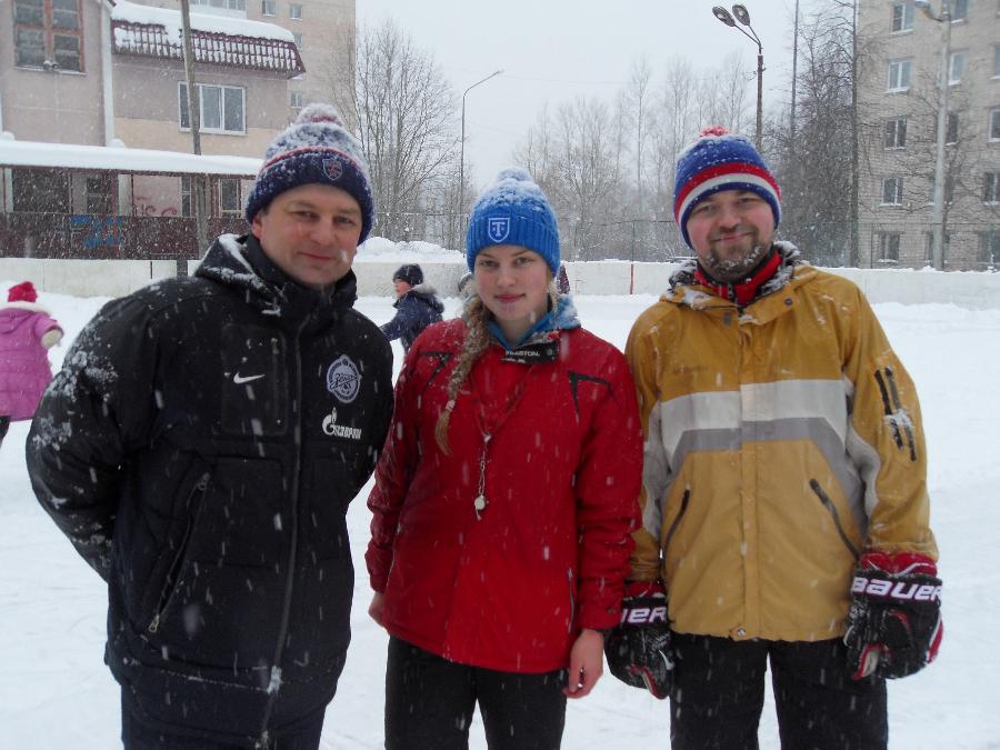 Открытый урок катания на коньках провела в Сосновом Бору молодой тренер и игрок в хоккей Ксения Ломейко