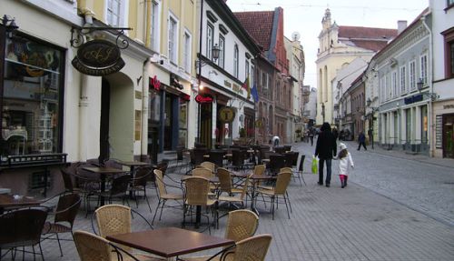 На узких старинных улочках много кафе с национальным колоритом  (Фото Нины Князевой)