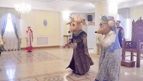 Город Мышкин. Мышиный король с королевой встречают гостей