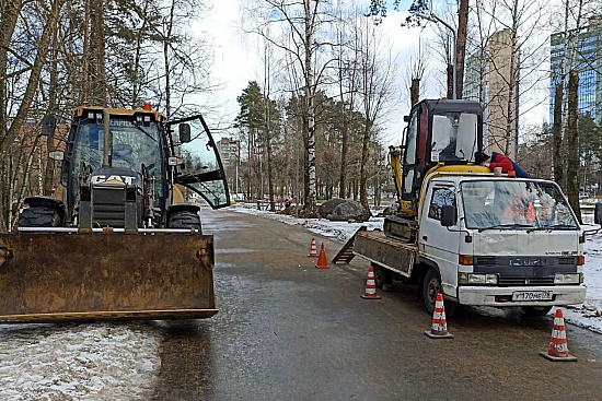 В Сосновом Бору стартовали работы по благоустройству бульвара им героя