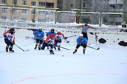 Первая игра на хоккейном корте на Парковой