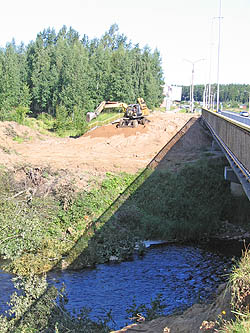  Строится технологический мост через Коваш. (Фото Юрия Викториновича)