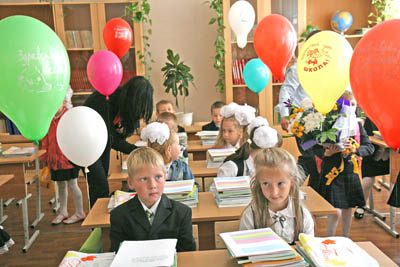  Сосновоборские младшеклассники начнут учиться по новым стандартам только через год. (Фото Юрия Шестернина, архив «Маяка»)