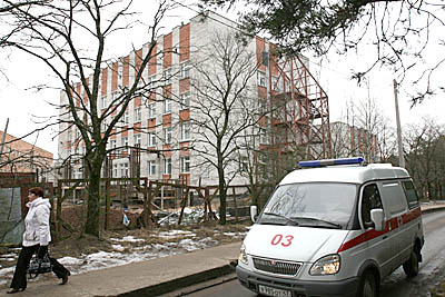 Достроив поликлинику, скорректируют проект под «лучевое» отделение (Фото Юрия Шестернина)