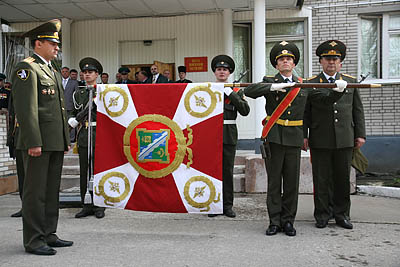  Торжественный ритуал вручения нового боевого знамени становится традицией (Фото Юрия Шестернина)