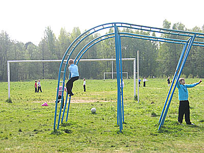  На стадионе и сейчас проходят тренировочные занятия школьников и спортсменов (Фото Нины Князевой)