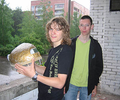 Почетные члены клуба Евгений Логунов (слева) и Дмитрий Соснов. Возможно, этот марсоход однажды окажется на красной планете (Фото Виктора Поповичева)