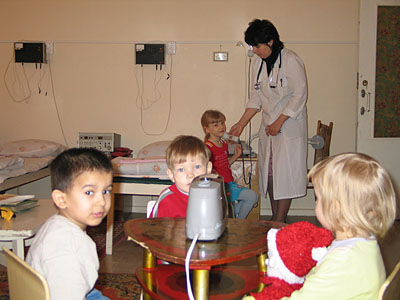 Воспитанники оздоровительной группы на сеансе ароматерапии. (Фото Нины Князевой)