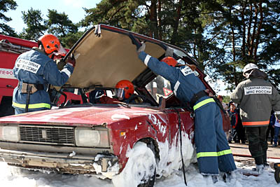  Недостатка в профессиональных спасателях в нашем городе нет (Фото Юрия Шестернина, архив «Маяка»)