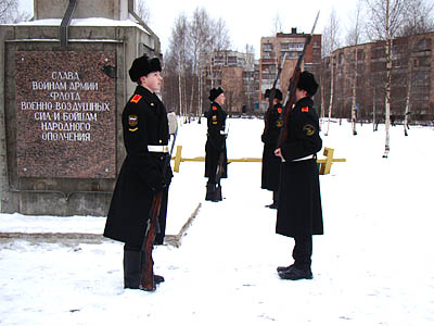  Почетный караул у монумента Славы (Фото Балтийский редут)