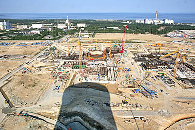 С высоты испарительной башни открываются большие перспективы (Фото Юрия Шестернина)