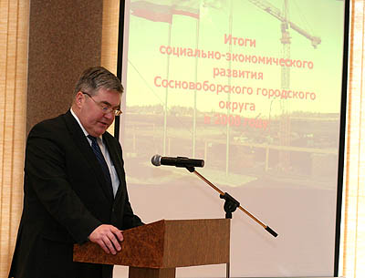  Глава администрации Д. Пуляевский обозначил главные направления развития (Фото Юрия Шестернина)
