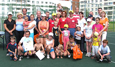  Участники соревнований «Семейная олимпиада-2» — в сборе (Фото Виктора Поповичева)