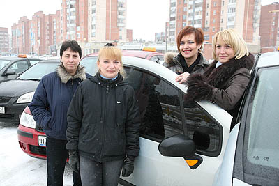  Наталья, Татьяна, Алена, Оксана — настоящие «Леди–такси» (Фото Юрия Шестернина)