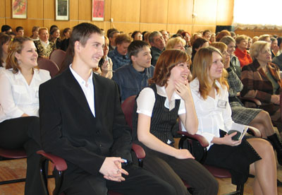 Ученики школы № 6 активно участвуют в семинарах и конференциях. (Фото Нины Князевой, архив «Маяка»)