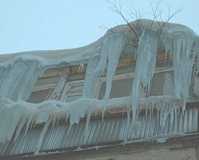  Ледяной каскад на Ленинградской, 12 (Фото М. Андриевской)