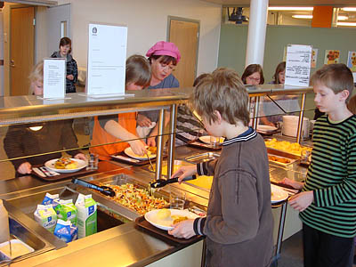  В столовой — «шведский стол» и полное самообслуживание (Фото из архива участников поездки)